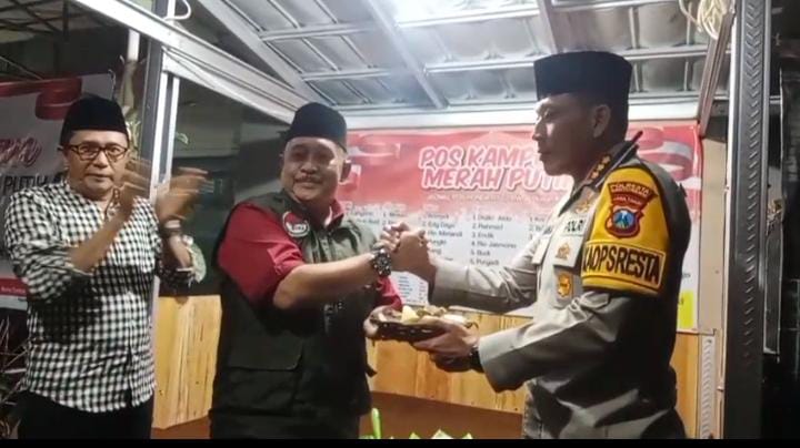 Ciptakan Rasa Aman Ditengah Masyarakat, Kapolres Banyuwangi dan Ketua RKBK Resmikan Poskamling Merah Putih 