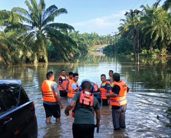 Kisah Heroik Mas Baron, Berenang Tembus Banjir Demi Normalkan Komunikasi PEP Rantau Field