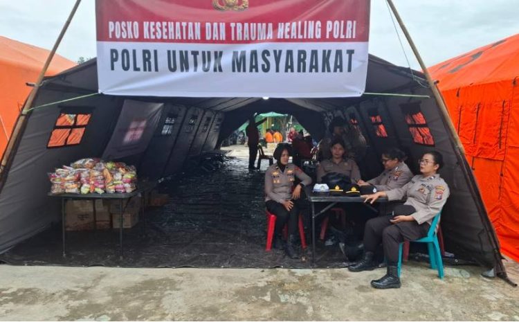  Polri Hadir Ringankan Beban Warga Terdampak Banjir di Tanjung Pura 