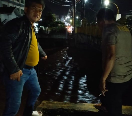  Sungai Aek Doras Sibolga Julu  Meluap Sampai Kejalan Raya ,Akibat Hujan Turun dari Siang 