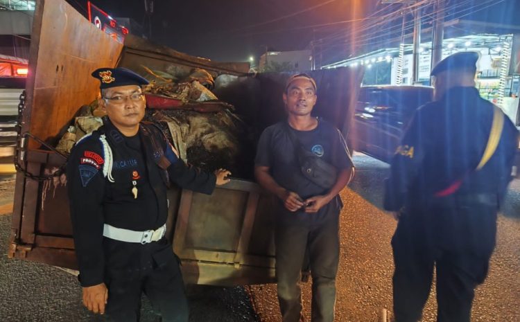  Provos Satbrimob Polda Sumut Sigap.! Amankan Laka Lantas Malam Dinihari di Medan Tembung