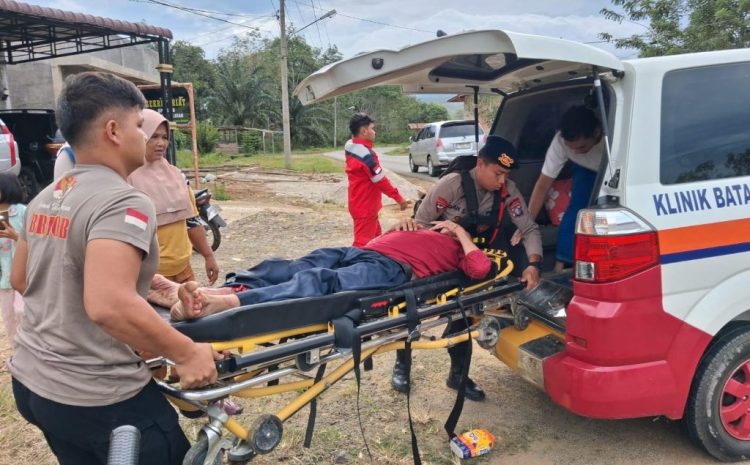Sigap Tanpa Kompromi, Personel Brimob Yon C Polda Sumut Evakuasi Korban Laka Tunggal di Jalur Lintas Sumatera