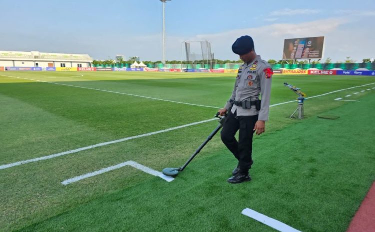  Tim Jibom KBR Brimob Sumut Sterilisasi Stadion Jelang Pertandingan ASEAN AFF U-19 Pastikan Keamanan Tanpa Celah