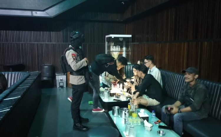  Sinergi Brimob Sumut dan BNNP Sumut Perangi Narkoba, 2 Pengunjung THM Terindikasi Positif