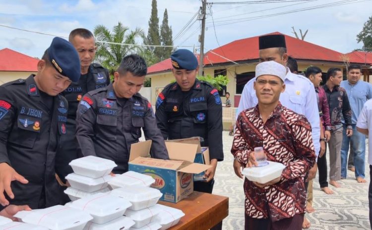 Sat Brimob Polda Sumut, Bagi Berkah Tebar Kepedulian dengan 200 Paket Makan Gratis untuk Jamaah Shalat Jumat