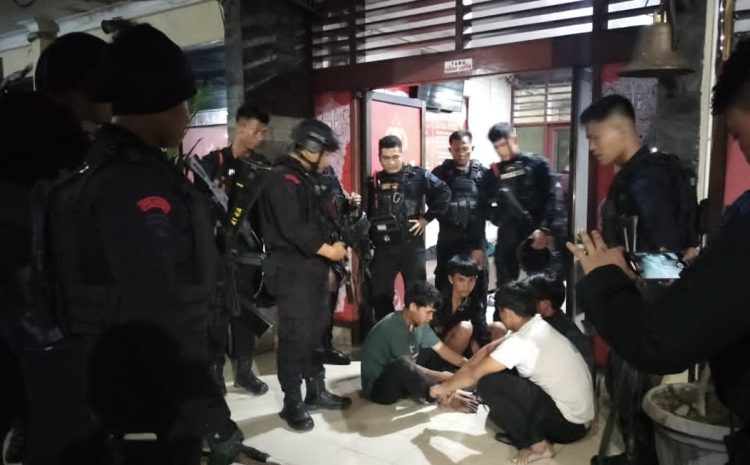  Aksi Tawuran Dini Hari Digagalkan Brimob Sumut, 4 Pelaku dan 2 Kelewang Diamankan Saat Patroli Kota Medan