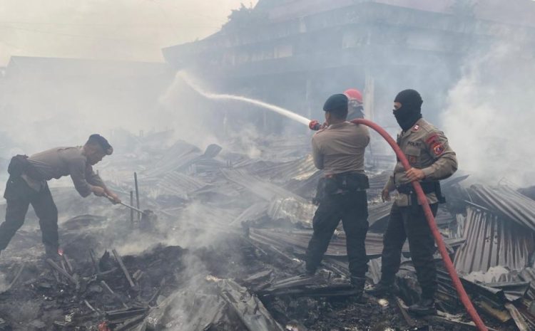 Kebakaran Hebat di Pasar Dwikora, Brimob Sumut Bersama Tim Gabungan Berhasil Padamkan Api Tak Ada Korban Jiwa 