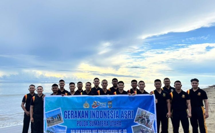  Brimob Sumut Wujudkan Pantai Bersih Lewat Gerakan Indonesia Asri di Gunungsitoli Selatan