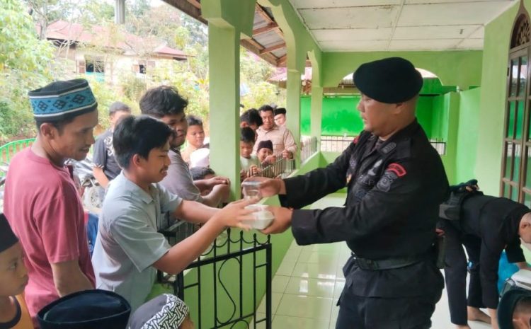  Brimob Sumut Hadirkan Kehangatan Berbagi di Hari Jumat untuk Warga Tapanuli Selatan