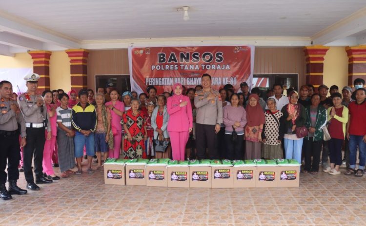 Sambut HUT Bhayangkara ke-80, Polres Tana Toraja Salurkan Ratusan Paket Bansos untuk Masyarakat