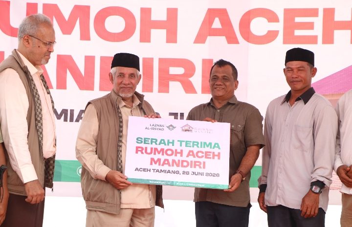  Wabup Ismail,Serahkan Bantuan 54 Rumah Hunian dari Laznas Al Irsyad untuk Korban Banjir