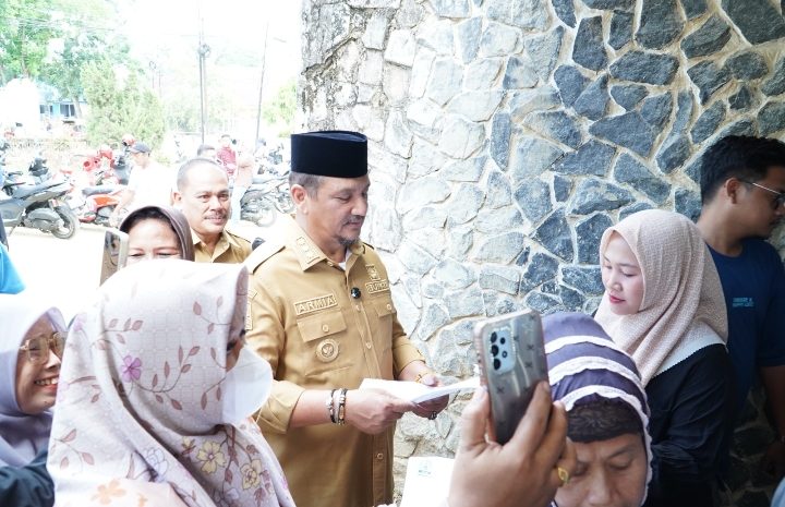 Bupati Armia Pastikan Penyaluran Bantuan Jadup dan Stimulan Ekonomi Berjalan Lancar