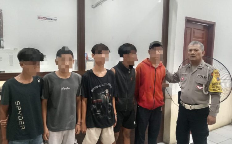Bhabinkamtibmas Polsek Deli Tua Mediasi Konflik Pemuda Dipicu Saling Ejek di Media Sosial, Berakhir Damai