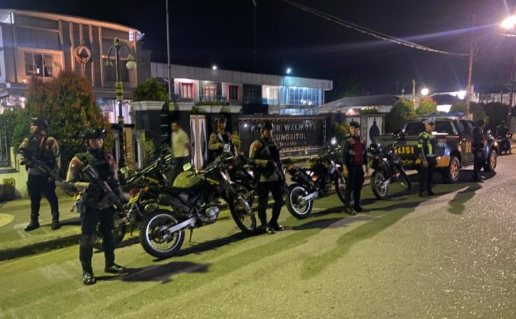 Sinergi Menjaga Kepulauan Nias, Sat Brimob Polda Sumut dan Polres Nias Patroli Malam Bersama di Gunungsitoli