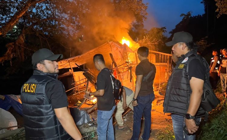  Sempat Dapat Perlawanan Warga Satresnarkoba Polrestabes Medan Tekad Bumihanguskan Sarang Narkoba Klambir V