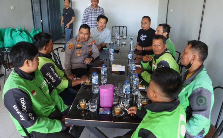 Ajak Jaga Kamtibmas Jelang HUT RI,Kapolres Langkat Silaturahmi dengan Pengemudi Ojek Online