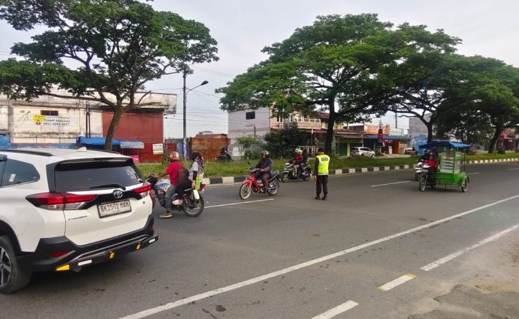  Pastikan Keselamatan Pelajar Brimob Sumut Hadir di Pagi Hari Melalui Pengaturan Lalu Lintas