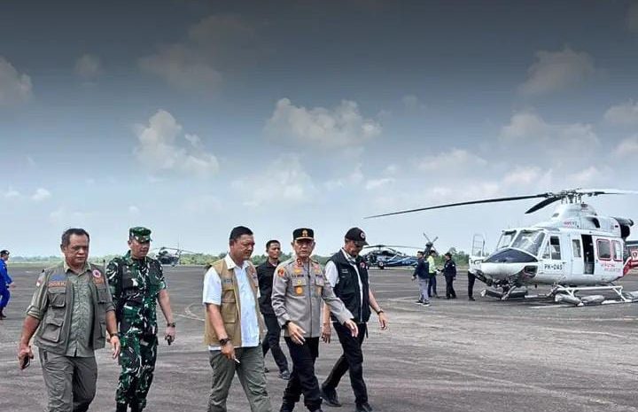  Kapolda Jambi bersama Deputi Bidang Penanganan Darurat BNPB dan BPBD Provinsi Jambi,Pantau Penanganan Karhutla di Muaro Jambi 