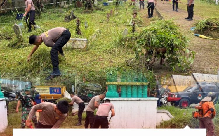 Sambut HUT RI ke-81, Personel Brimob Kompi 2 Batalyon A Bersama Forkopimcam Gelar Kerja Bakti di TMP Tanjung Morawa