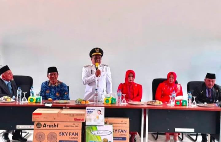  Peringati HUT ke-81 RI, Wabup Aceh Tamiang Serahkan Bantuan ke SLB Negeri Pembina
