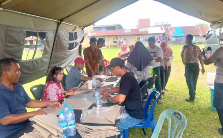  Sat Brimob Polda Sumut Salurkan 1.000 Porsi Makanan untuk Warga Terdampak Puting Beliung di Medan Johor
