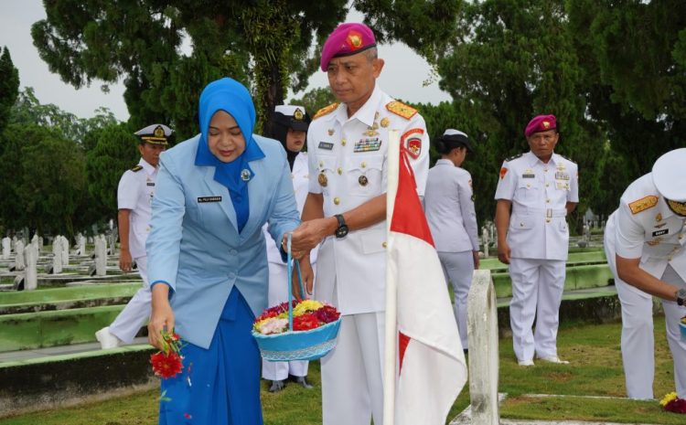  Peringati Hari Jadi ke-81 TNI AL,Kodaeral I Ziarah ke TMP Bukit Barisan