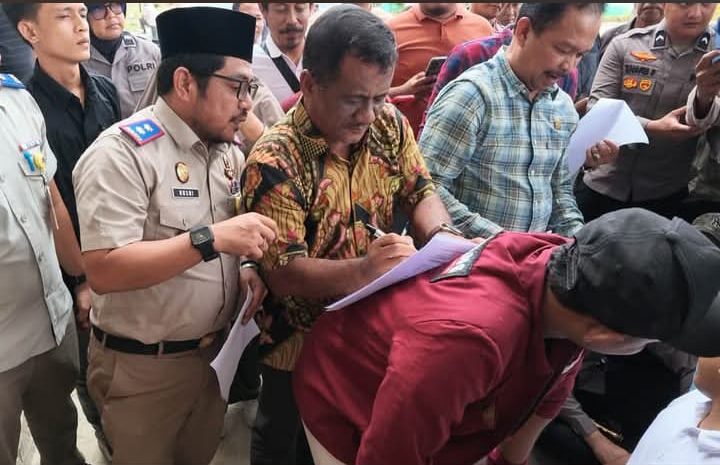  Dorong Penyelesaian HGU PT Seumadam Secara Adil,Wabup Aceh Tamiang Terima Aspirasi Warga Sekumur