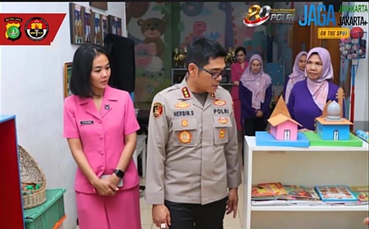  Tinjau Lingkungan dan Kegiatan Pendidikan,Kapolres Metro Tangerang Kota Kunjungi TK Kemala Bhayangkari