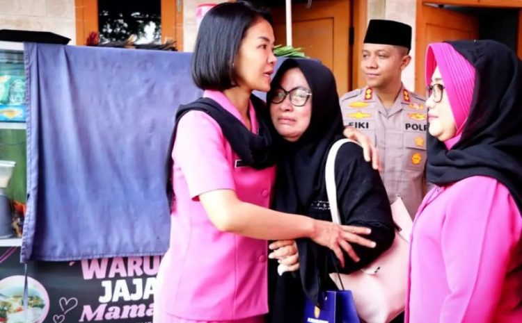 Tangis dan Haru Warnai Pelepasan Jenazah Aiptu Agus Setiawan,Polres Metro Tangerang Kota Kehilangan Sosok Bhayangkara