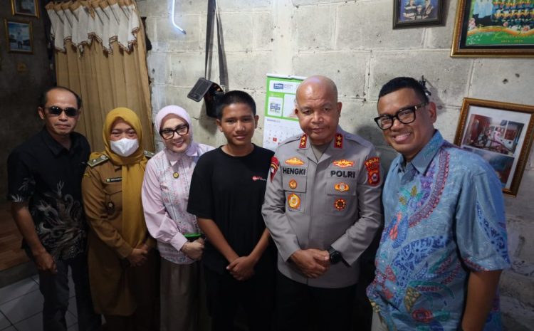  Kapolda Banten dan Uya Kuya Sambangi Ridwan, Beri Santunan Usai Kehilangan Ponsel Penuh Kenangan