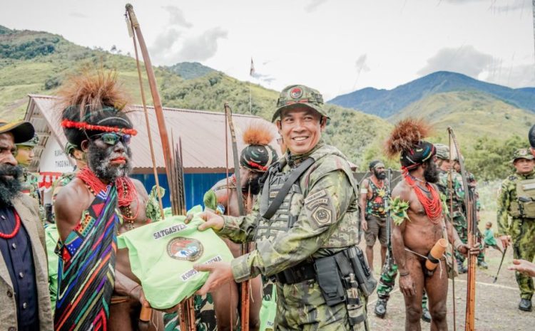  Pangkoops TNI Habema Kembali Sambangi Tingginambut,Hangatkan Kebersamaan dan Harapan Anak Papua