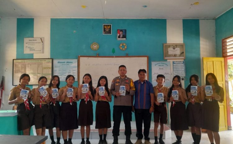  Bhabinkamtibmas Polsek Sanggalangi’ Sosialisasikan SPMB SMA Kemala Taruna Bhayangkara di SMPN 3 Satap Buntao