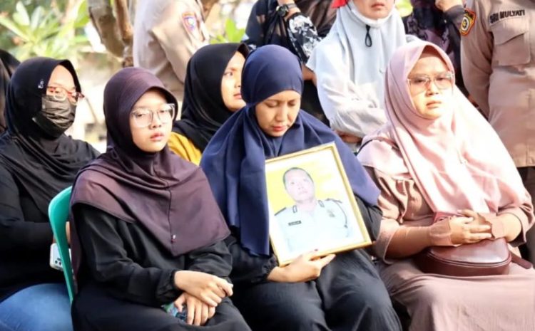  Polres Metro Tangerang Kota Lepas AIPTU Hudono Aslam dengan Upacara Pemakaman Kedinasan