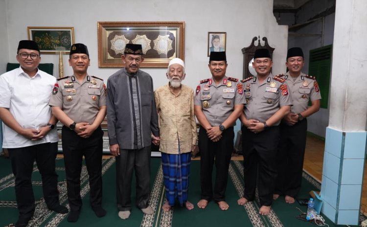  Pererat Sinergi Polri dan Ulama, Kapolda Banten Silaturahmi ke Abuya Muhtadi dan Abuya Murtadlo