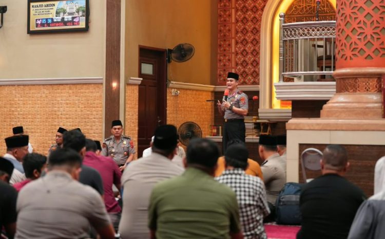  Sholat Subuh Bersama Masyarakat, Kapolda Sumut Mengajak Perangi Narkoba dan Perkuat Persatuan
