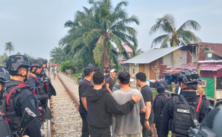  Brimob Sumut Bersama Ditresnarkoba Gelar GSN di Deli Serdang, 6 Orang Diamankan