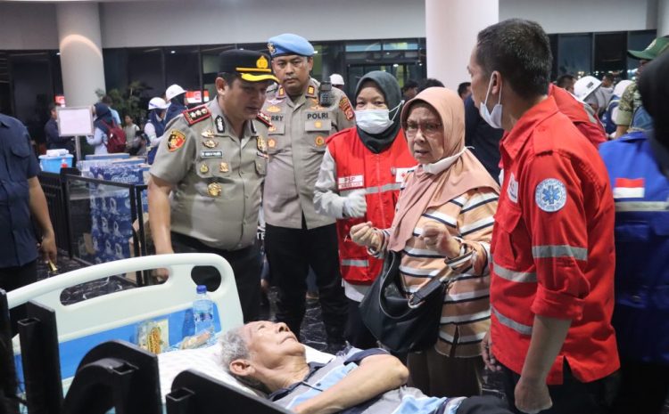  Kapolres Cilegon Turun Langsung Tangani Kebakaran KMP Batu Mandi, Penumpang Dievakuasi dan Korban Dibantu Urus Dokumen