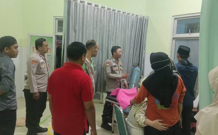  Respons Cepat Laporan Call Center 110, Polsek Cikeusal Evakuasi Perempuan Tak Sadarkan Diri